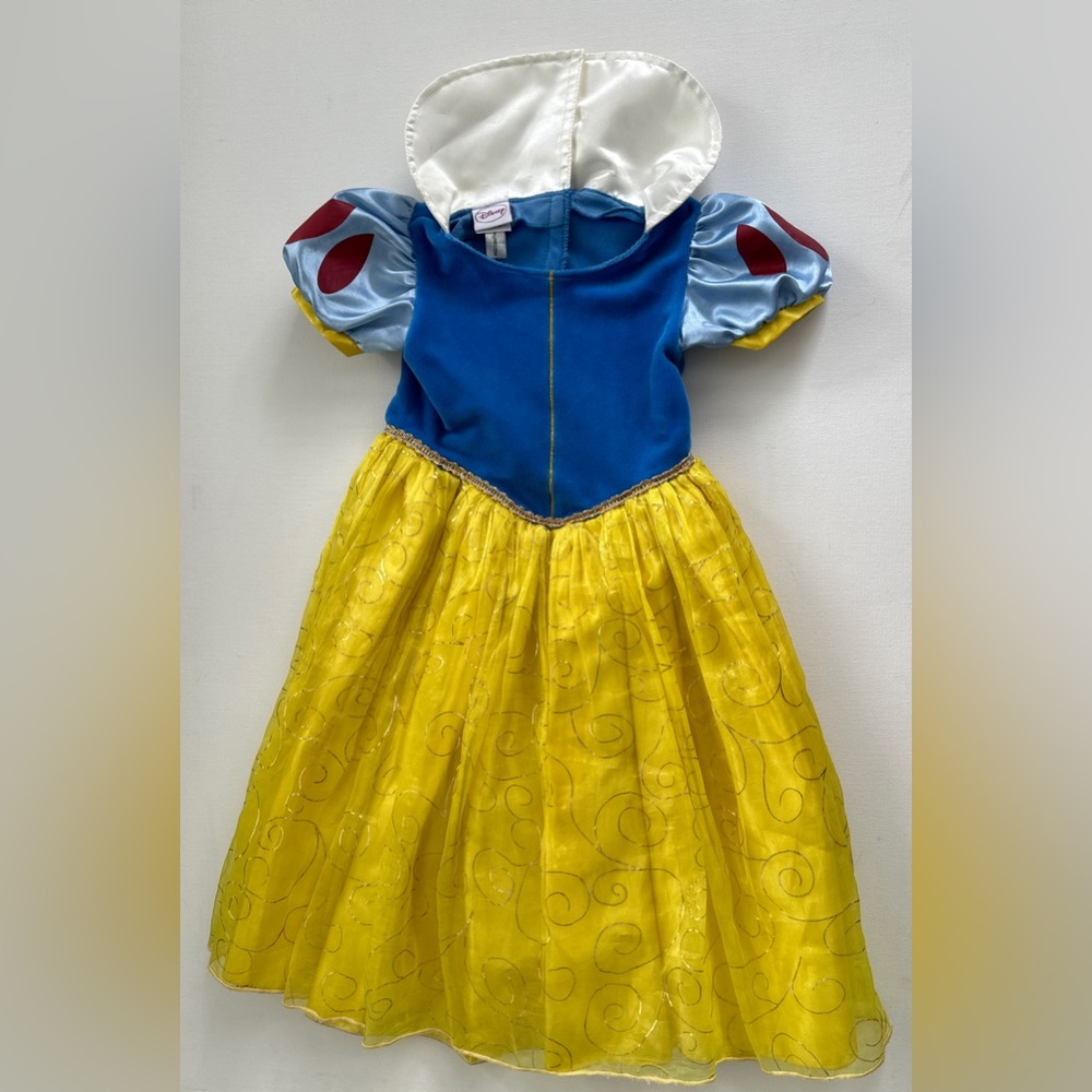 Disney girl’s Snow White Costume Dress.  Size 18M.